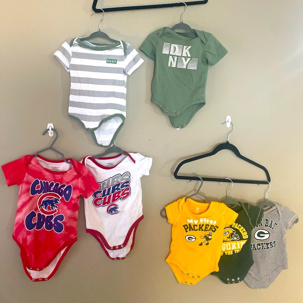 Onesies 7 DKNY, Green Bay and Cubs